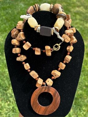 Vintage Natural Wood Circle Pendant Necklace and Beaded Bracelet Set